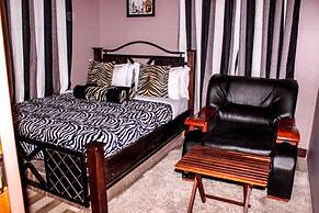 Savannah House - Hostel