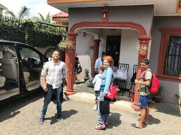 Savannah House - Hostel