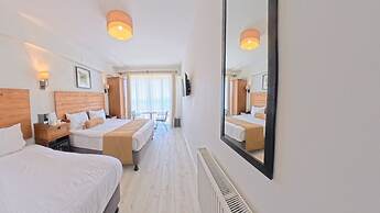 8 Rooms Hotel