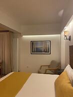 8 Rooms Hotel