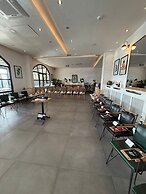 8 Rooms Hotel