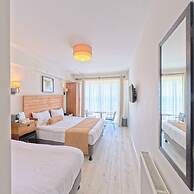 8 Rooms Hotel