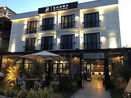 8 Rooms Hotel
