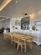 8 Rooms Hotel