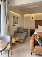 8 Rooms Hotel