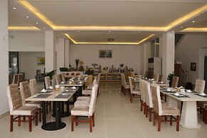 Central Phu Hung Hotel