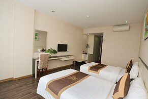 Central Phu Hung Hotel