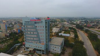 Central Phu Hung Hotel