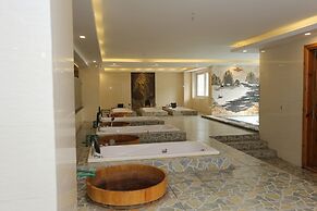 Central Phu Hung Hotel