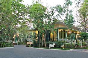 Ban Pasak Resort Suan Phueng