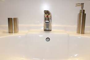 Ranias luxurious Apartment with sea view!