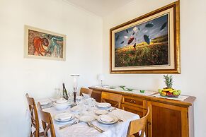 Ranias luxurious Apartment with sea view!