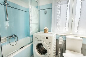 Ranias luxurious Apartment with sea view!