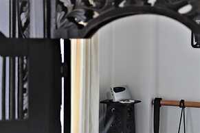 Ranias luxurious Apartment with sea view!