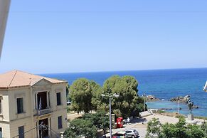 Ranias luxurious Apartment with sea view!
