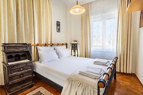 Ranias luxurious Apartment with sea view!