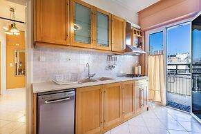 Ranias luxurious Apartment with sea view!