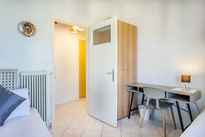 Ranias luxurious Apartment with sea view!