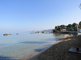 Ranias luxurious Apartment with sea view!