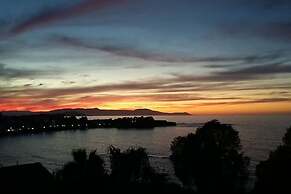 Ranias luxurious Apartment with sea view!