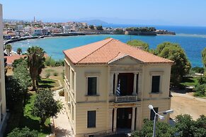 Ranias luxurious Apartment with sea view!