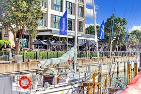 Stunning Harbour & City View Studio