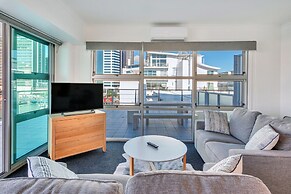 Stunning Harbour & City View Studio