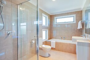 Aquawaters house by Barefoot Beach stays