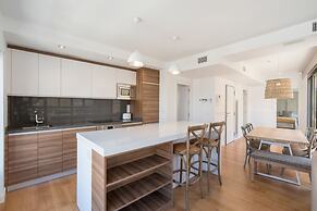 Chezmoihomes Plaza Nueva Penthouse