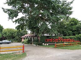 Phetsangsom Resort