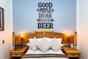 Mala Vecindad Beer Hotel