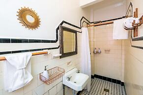 Mala Vecindad Beer Hotel