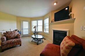 Unit 110 2 Bd/ 2 Ba Condo 2 Bedroom Condo by RedAwning