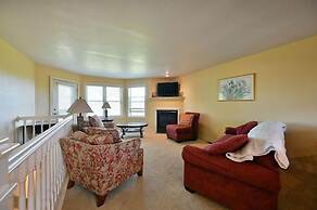 Unit 110 2 Bd/ 2 Ba Condo 2 Bedroom Condo by RedAwning