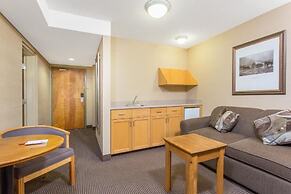 Canmore Inn & Suites