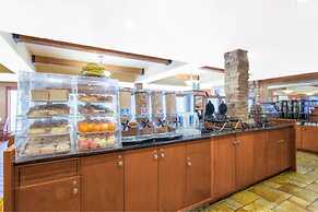 Canmore Inn & Suites