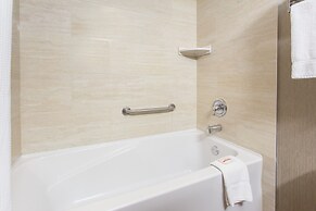 Canmore Inn & Suites