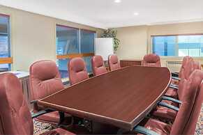 Canmore Inn & Suites