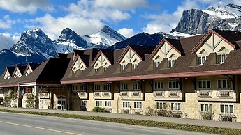 Canmore Inn & Suites