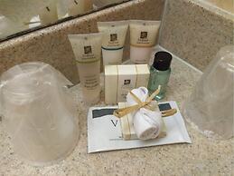 Canmore Inn & Suites