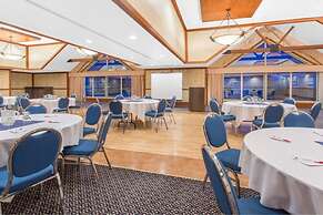 Canmore Inn & Suites