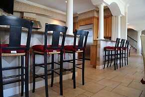 H_blue Atlantis 6 Bedroom Home by RedAwning