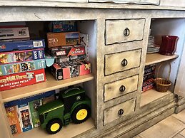 H_blue Atlantis 6 Bedroom Home by RedAwning