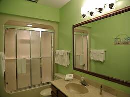 Ocean Reef 802 3 Bedroom Townhouse by RedAwning