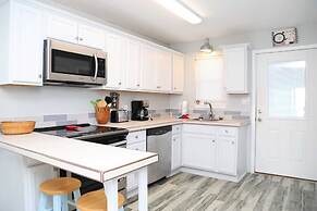 Harbor House B4 2 Bedroom Condo by RedAwning