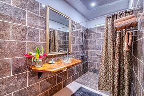 Yucca Beachfront Hotel