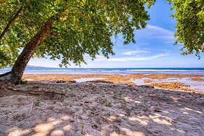 Yucca Beachfront Hotel