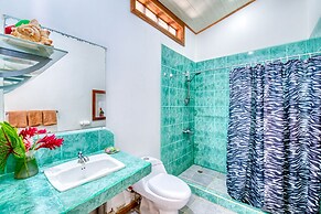 Yucca Beachfront Hotel