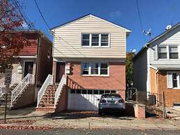 Private Room 2 - Near NYC, EWR & Outlet Mall