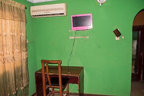 Jolac Hotel And Suites